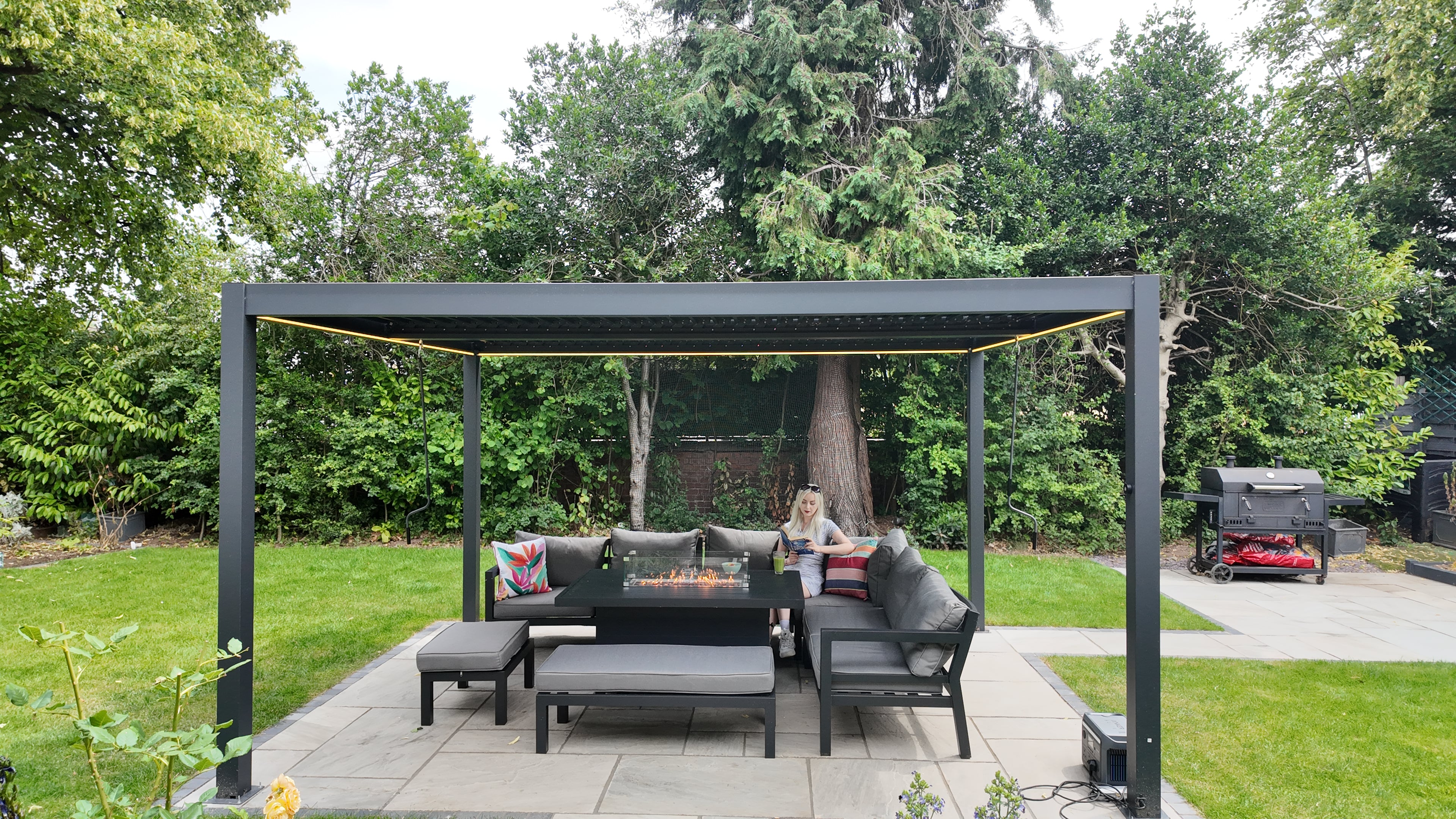 Berlin Outdoor Garden Patio Aluminium Pergola with Roof and Led Lighting