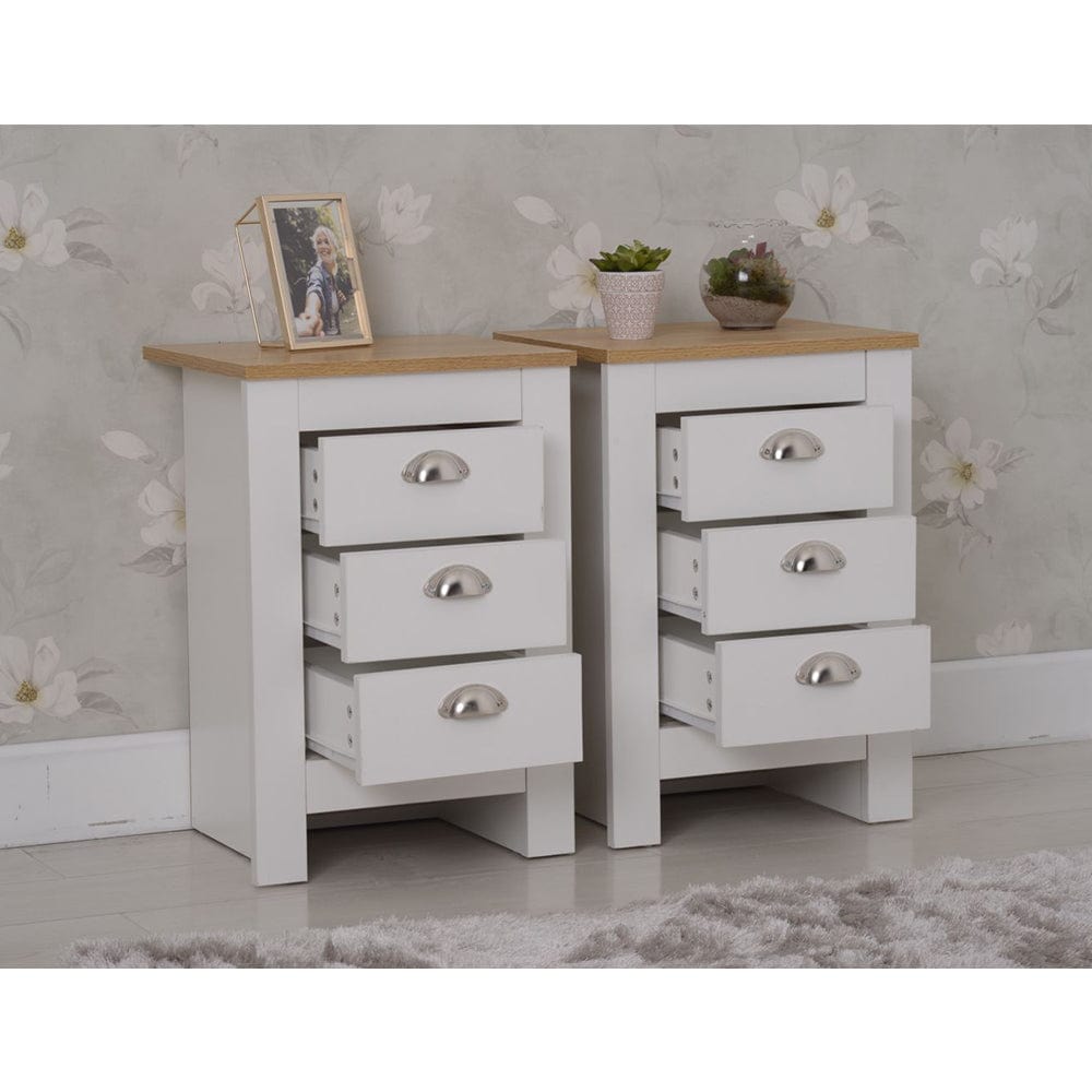 Heritage 4 Piece Bedroom Set Chests and Bedsides
