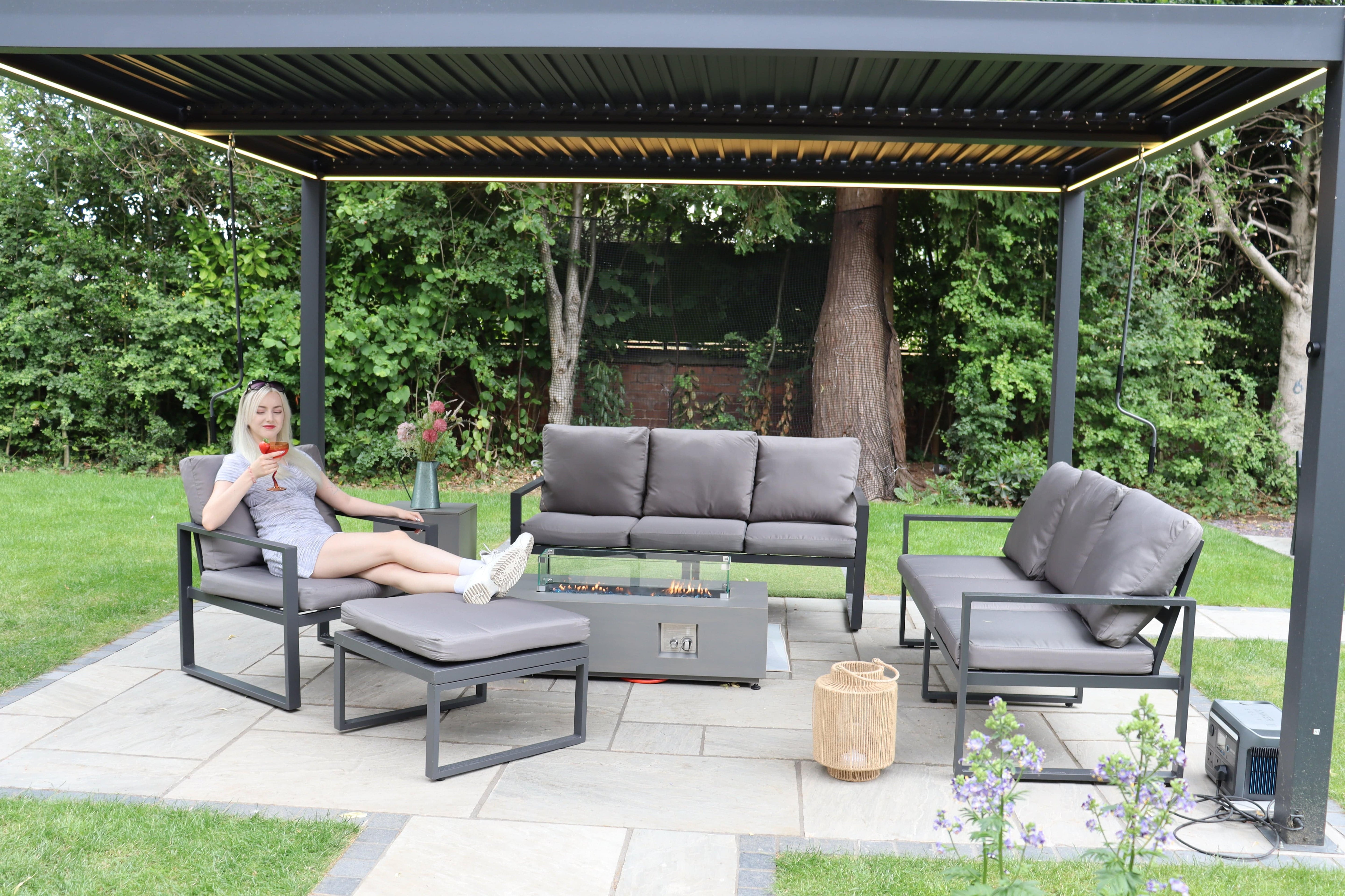 Nice Outdoor Aluminium 8 Seater Sofa Fire Pit Table Set With Stools