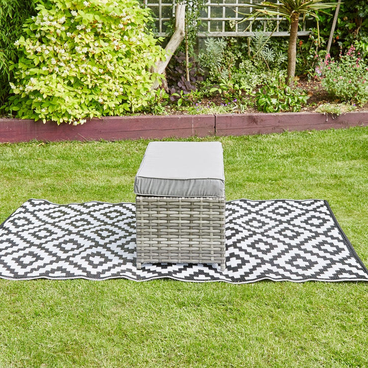 Barcelona 9 Seater Rattan Garden Dining Set with Rising Table In Grey